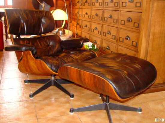 Charles etRay EAMES Edition Charles Miller (modle antrieur  1971). Lounge Chair et Ottoman 1956, coque en multipli plaqu palissandre de Rio, coussins revtus de cuir noir, pied toile en profil d'aluminium.