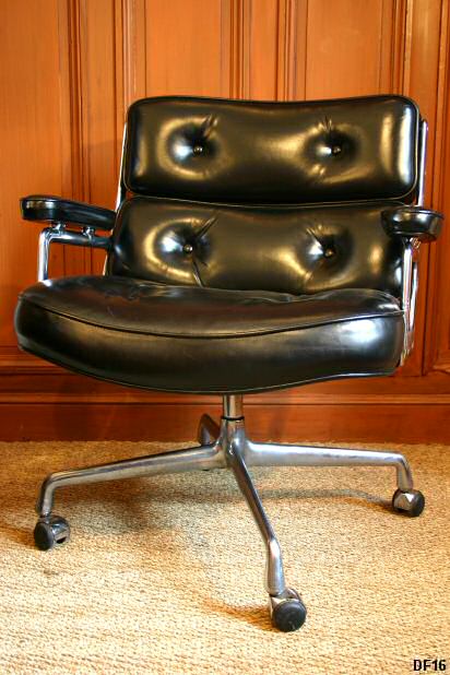 Charles et Ray EAMES "TIME LIFE CHAIR" 1960 Executive Work Chair, structure en fonte d'aluminium, roulettes, pivotante, modle large, cuir noir