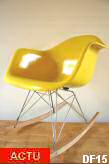 Rocking chair "Charles EAMES" en fibre de verre d'époque, pied édition récente, coloris jaune citron
