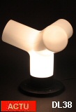 Trs beau modle de lampe contemporaine, vers 1970, rsine opalisante, socle en acier laqu noir