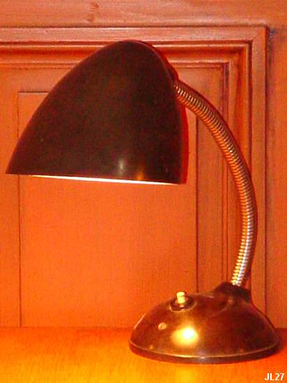 Lampe de bureau vers 1940, bakélite, bras flexible "Streamline".