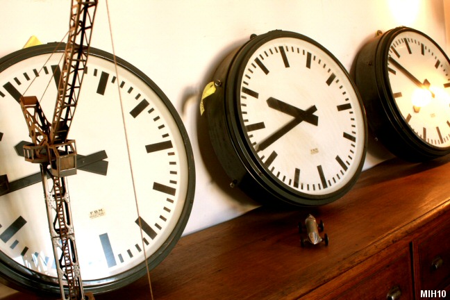 Horloge Bauhaus FBM