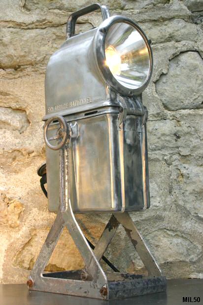 Lampe de mineur vers 1950, joli modèle de lampe industrielle, fonte d'aluminium, câblage sur secteur