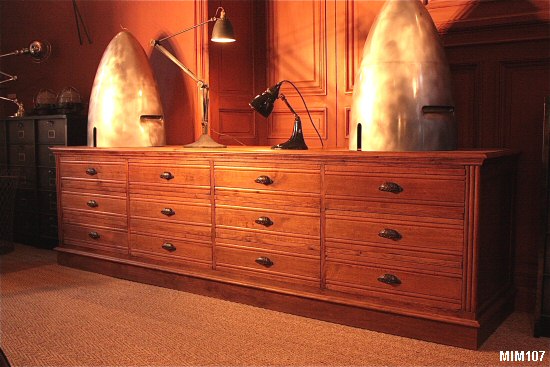 Joli meuble de mtier vers 1930, 12 tiroirs, poignes coquilles ouvrages, chne massif
