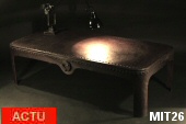 Table basse industrielle en acier riveté